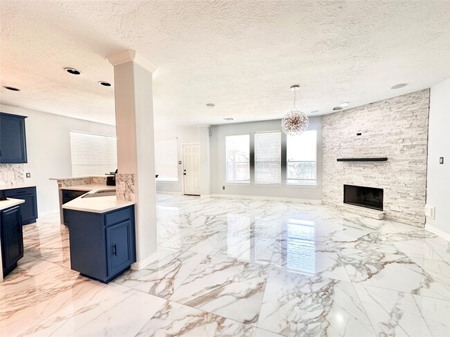 Building Photo - 2819 Lake Shore Harbour Dr