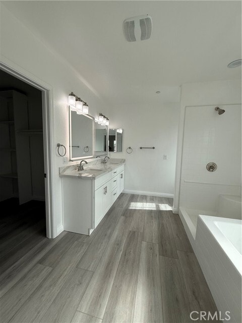 Building Photo - 7398 N Maple Ave