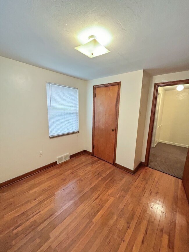 Building Photo - 1028 Fleming St