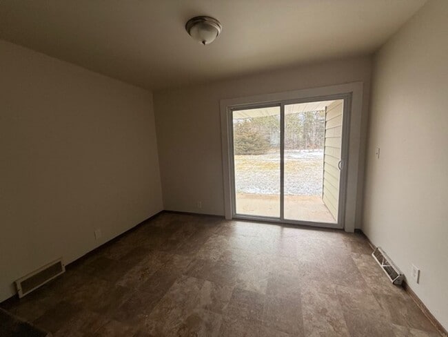 Building Photo - 2 Bedroom Dulex
