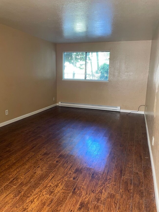 Building Photo - Ground level 1 bedroom apartment in Keizer