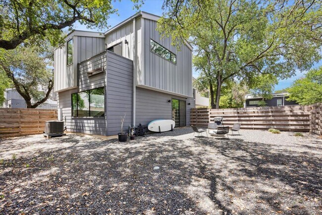 Building Photo - 3202 Clawson Rd