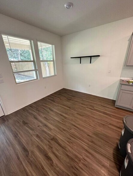 Building Photo - 10410 Bramble Berry Dr