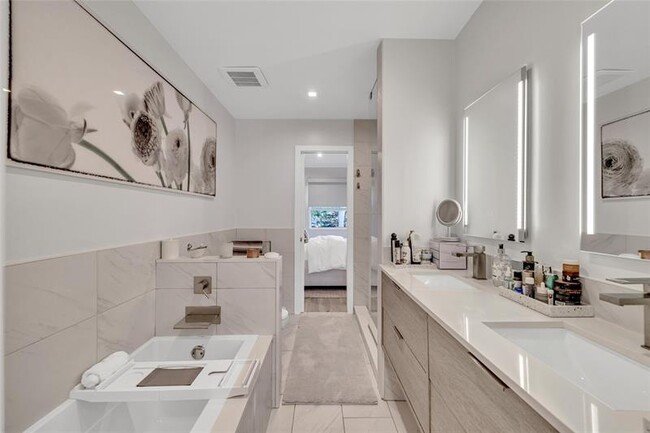 Building Photo - 1991 NE 15th Ave