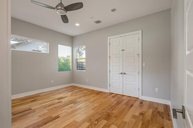 Building Photo - 3209 Govalle Ave