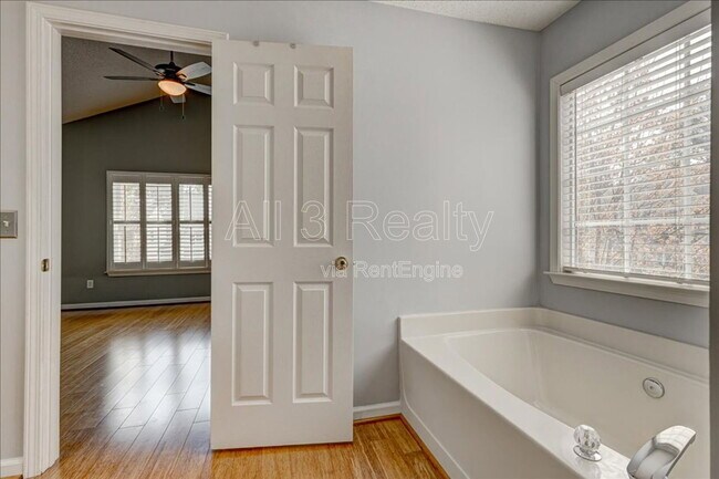 Building Photo - 2540 Alvecot Cir SE