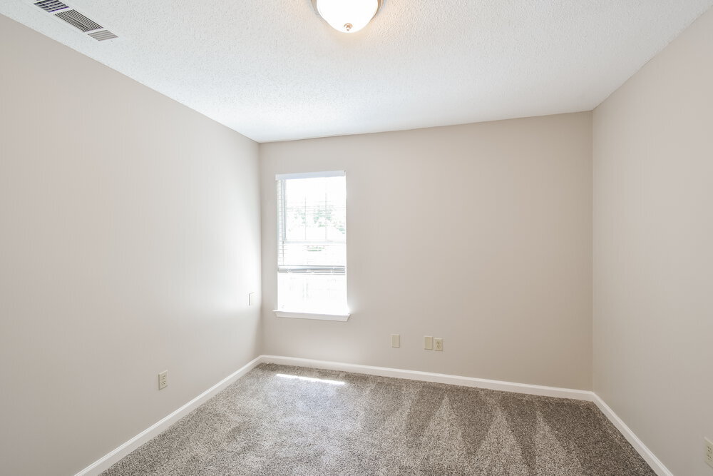 Building Photo - 10237 Green Moss Dr N