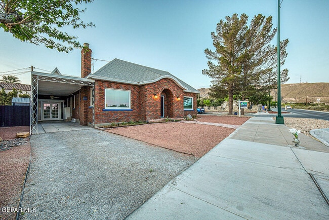Building Photo - 715 E Robinson Ave