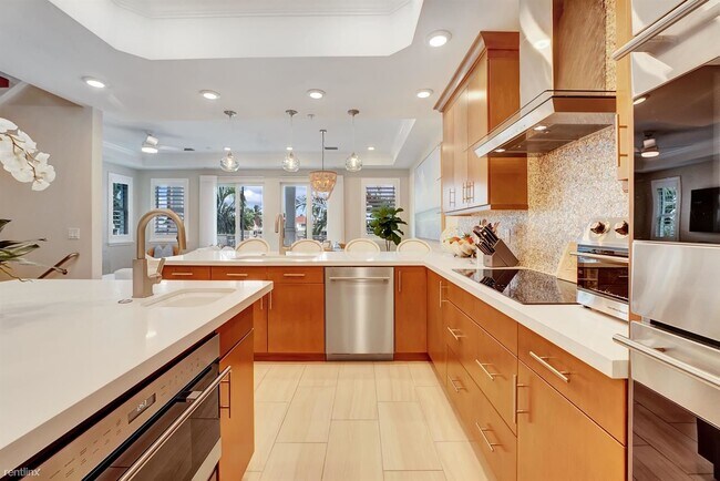 Building Photo - 3 br, 4.5 bath Townhome - 1045 Harbor Vill...