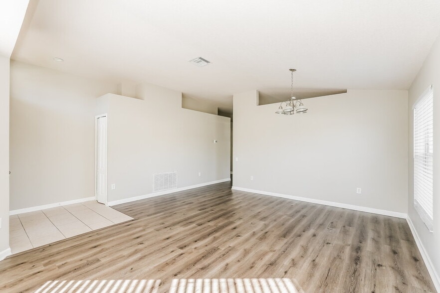 Building Photo - 30441 Annadale Dr