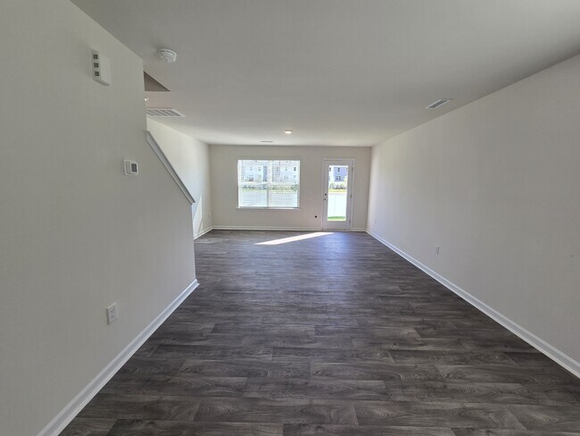 Building Photo - 114 Holmes Corner Dr