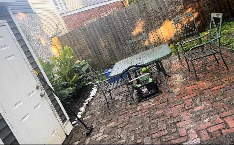 Building Photo - 118 E 15th St