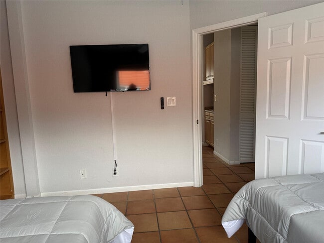 Building Photo - 607 SW 15th St