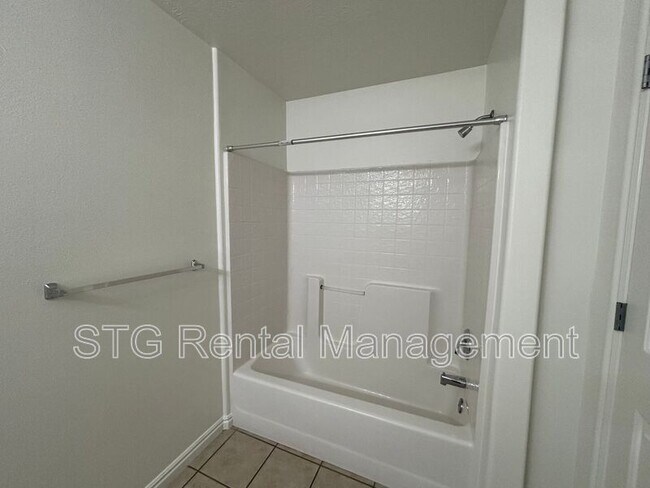 Building Photo - 2642 E 750 N