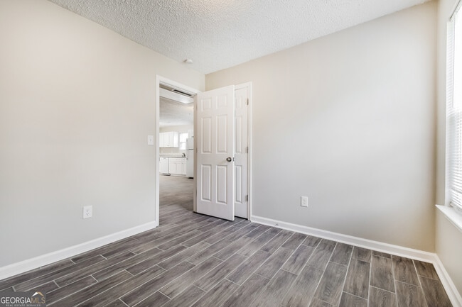 Building Photo - 354 McArthur Dr