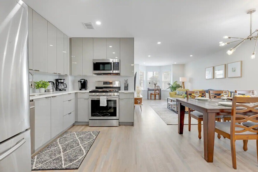 Building Photo - 136 35th St