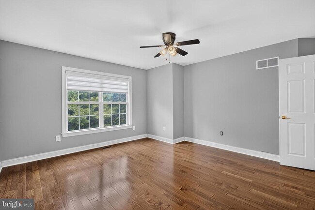 Building Photo - 16 Oak Leaf Ln