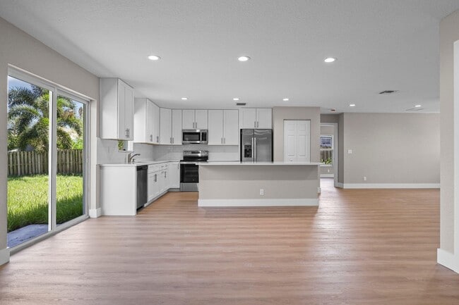 Building Photo - 5906 Hickory Dr