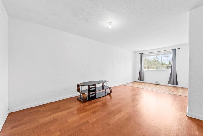 Building Photo - 1425 NW 36th Way