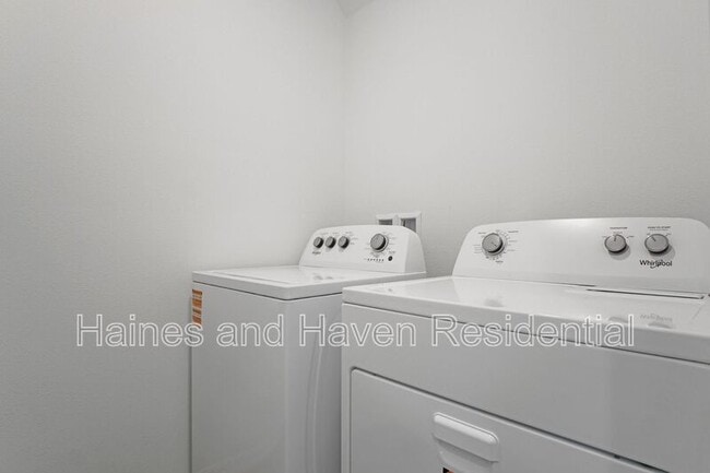 Building Photo - 5714 Somerset Dr