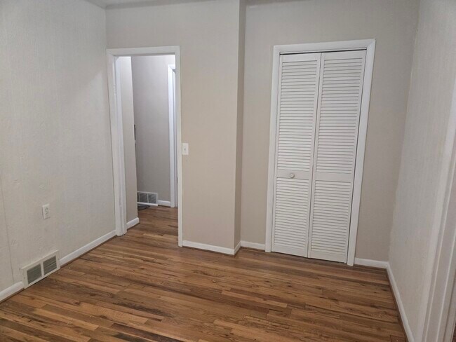 Building Photo - 1460 Gravel Ridge Dr