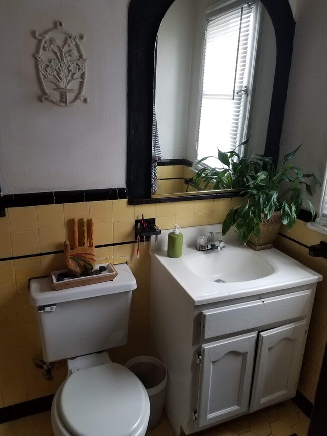 Building Photo - 1847 S Rimpau Blvd