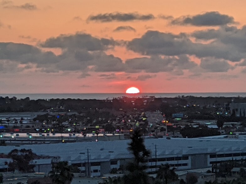 Sunset View - 2225 Linwood St