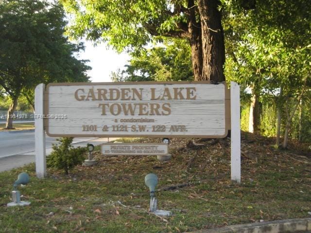 Building Photo - 1121 SW 122nd Ave