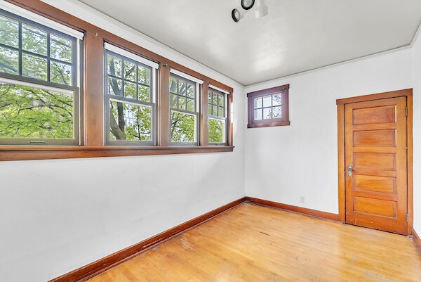 Building Photo - 1931 E Kenwood Blvd