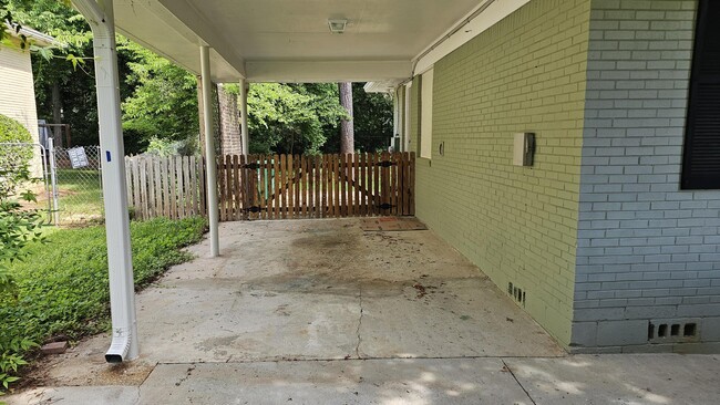 Building Photo - 1100 Willivee Dr