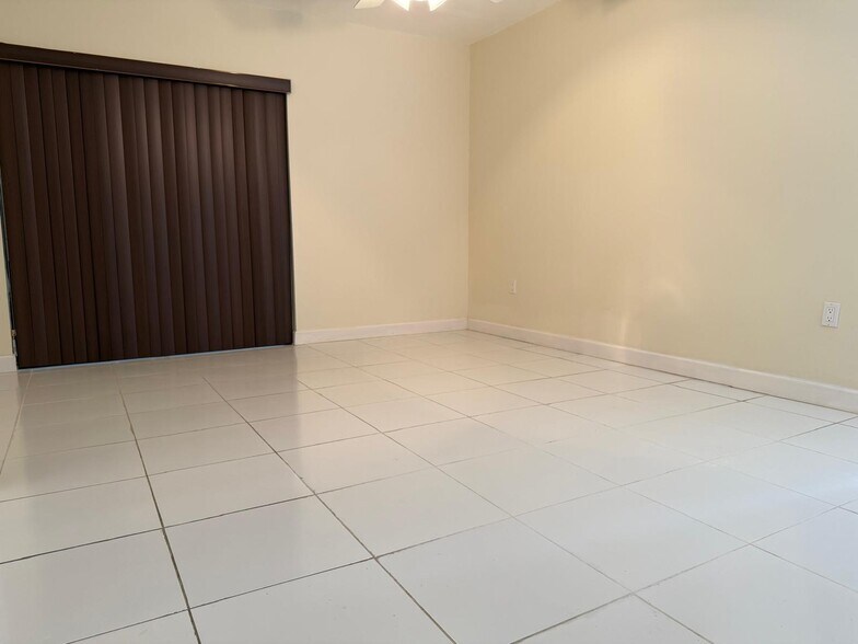 Master bedroom (Number 1 bedroom) - 13169 SW 91st Ct