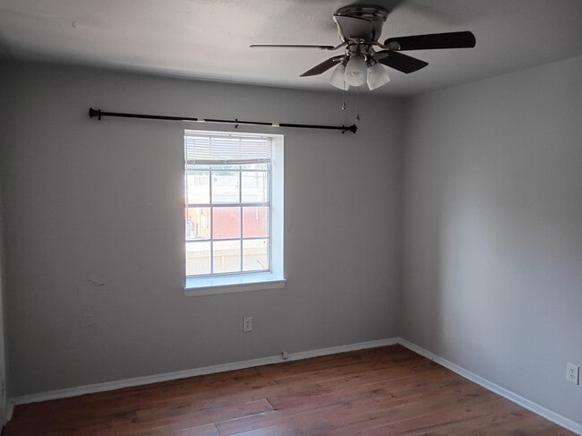 Building Photo - 1518 East Ave