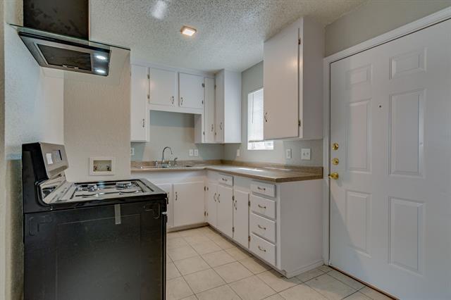 Building Photo - 5322 Lovell Ave