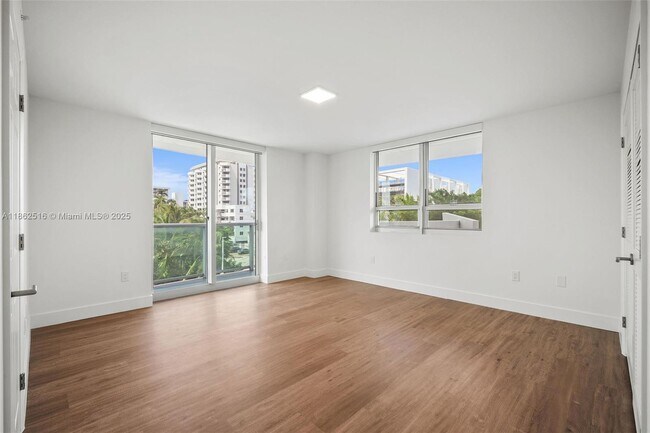 Building Photo - 1500 Bay Rd