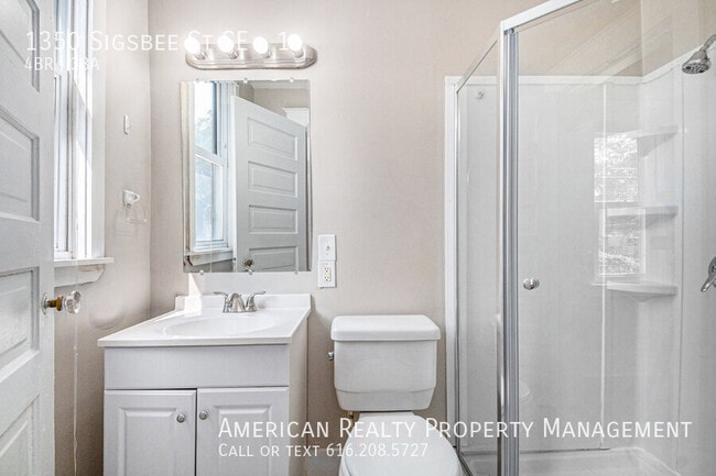 Building Photo - 1350 Sigsbee St SE