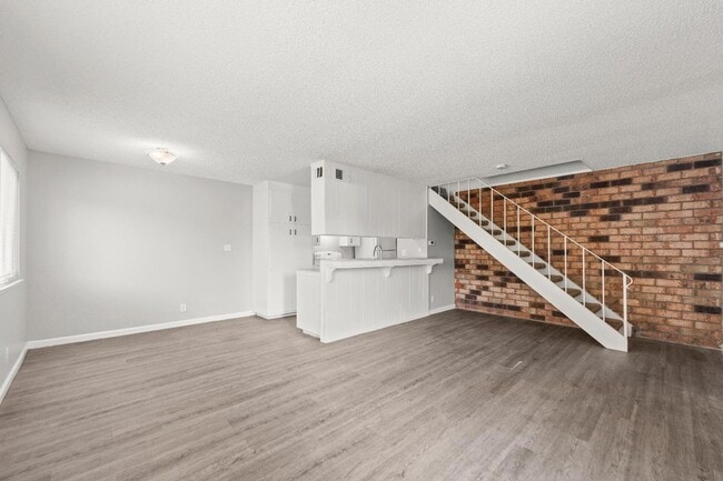 Building Photo - Remodeled 2 Bedroom Condo with Garage
