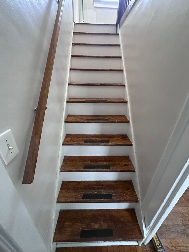 Building Photo - Apartment Available in Village of Liverpool