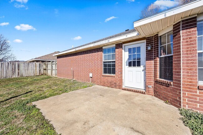 Building Photo - 851 Honeysuckle Dr