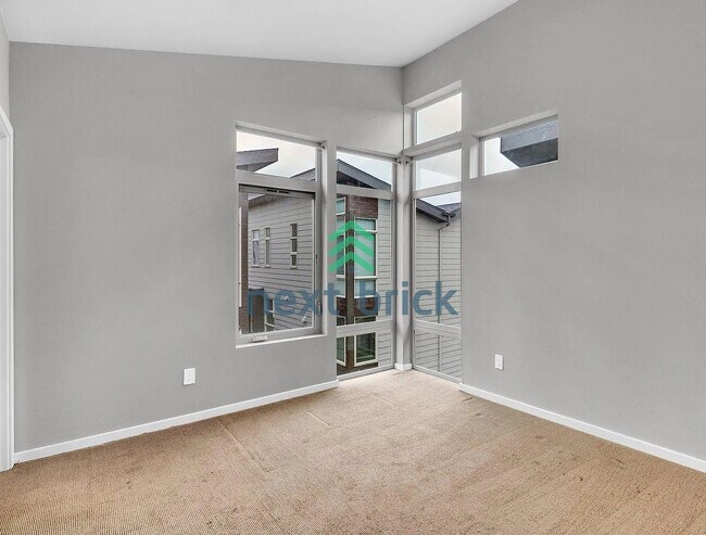 Building Photo - 3BR / 3BA Single-Family Home in Desirable Seattle Neighborhood