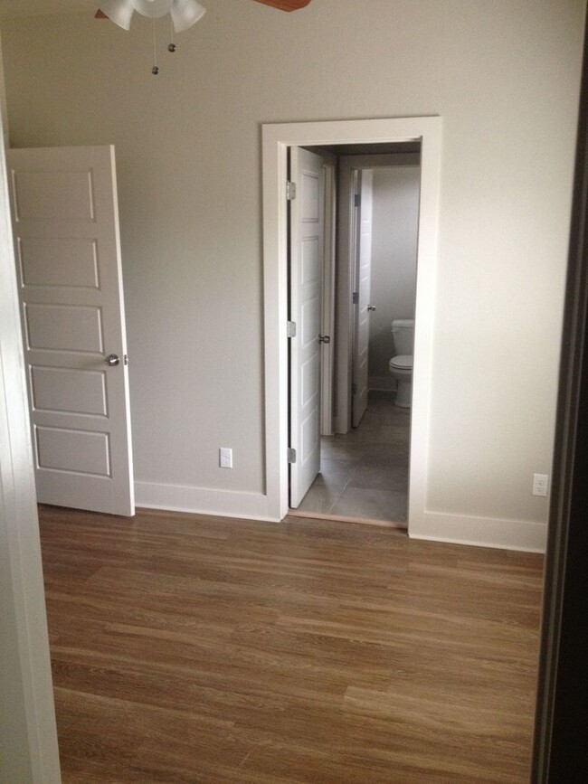 Building Photo - Wildwood 3