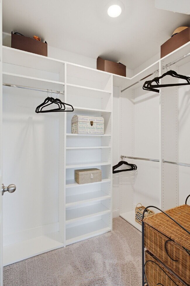 Building Photo - Zoned for the highly-rated Liberty Creek schools with resort-style amenities!