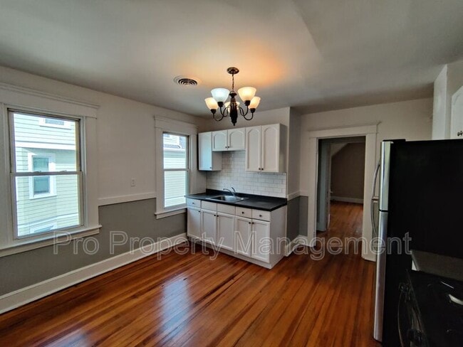 Building Photo - 35 Fairfield St