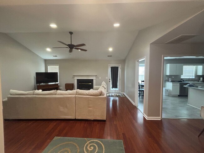 Building Photo - 3 Bed 2 Bath Single  Family Home in OGDEN/Murrayville