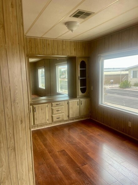 Building Photo - 14777 Palm Dr