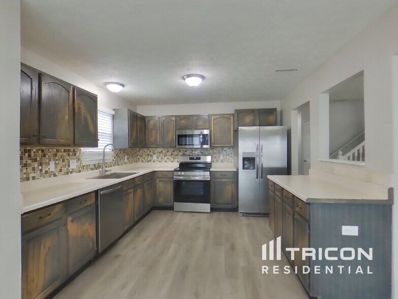 Building Photo - 1233 River Ridge Dr