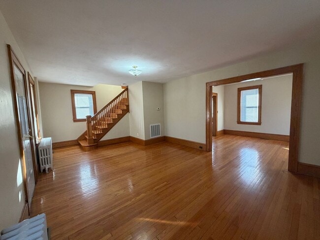 Building Photo - Grandin Home!