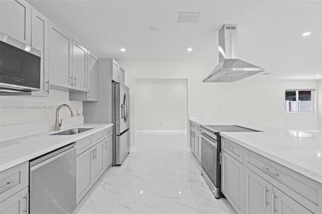 Building Photo - 230 NW 33rd Terrace