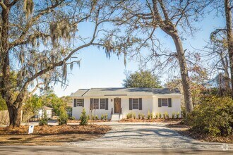 Building Photo - MYRTLE GROVE ROAD - Private boat ramp in n...