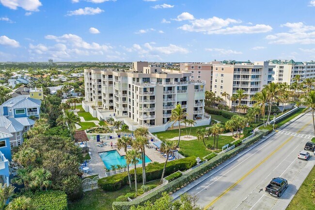 Building Photo - 176 Helios Dr