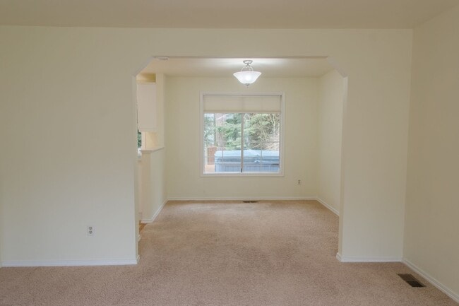 Building Photo - 3bd/2.5ba Issaquah Home